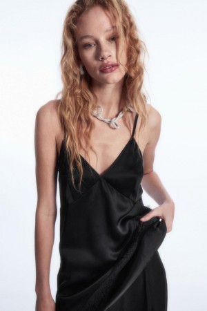 COS Asymmetric Csipke-trimmed Satin Camisole Felső Női Fekete | TFY-741902