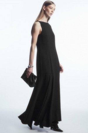 COS Asymmetric Flared-hem Maxi Ruha Női Fekete | BFX-903584