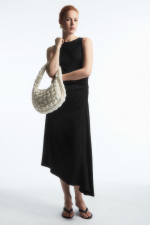 COS Asymmetric Gathered Satin Midi Ruha Női Fekete | XME-941376