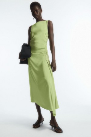 COS Asymmetric Gathered Satin Midi Ruha Női Zöld | JRO-526473