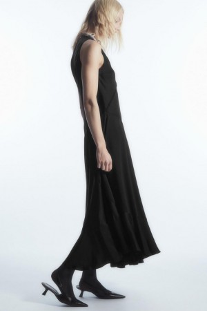 COS Asymmetric Satin Midi Ruha Női Fekete | YTZ-896512