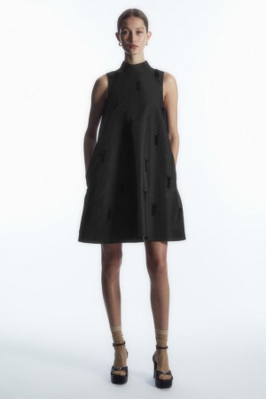 COS Embellished Mini Shift Ruha Női Fekete | DGK-059263