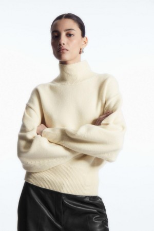 COS Funnel-neck Waisted Gyapjú Jumpers Női Krém | DOW-452037