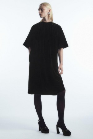 COS Gathered Silk-blend Velvet Midi Ruha Női Fekete | NMR-249856