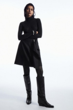 COS Low-rise Deconstructed Mini Szoknya Női Fekete | HBM-076524