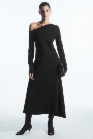 COS Off-the-shoulder Asymmetric Midi Ruha Női Fekete | VKE-214835