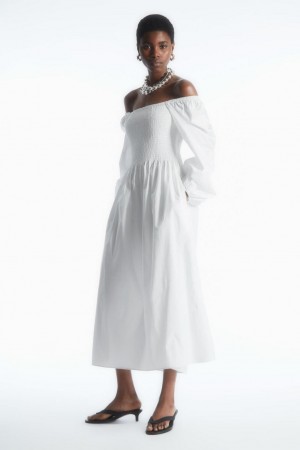 COS Off-the-shoulder Smocked Midi Ruha Női Fehér | CBK-876903