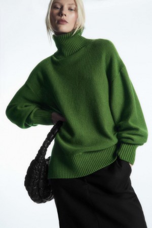 COS Oversized Gyapjú Roll-neck Jumpers Női Zöld | SRY-371958