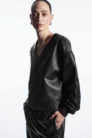 COS Oversized V-neck Bőr Felső Női Fekete | FMN-396458