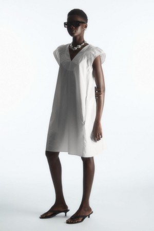 COS Smocked V-neck Mini Ruha Női Fehér | ROX-019673