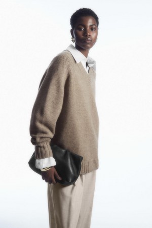 COS Vaskos Pure Cashmere V-neck Jumpers Női Bézs | FBZ-536701