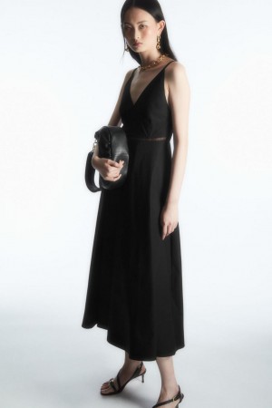 COS V-neck Midi Slip Ruha Női Fekete | MYH-120798