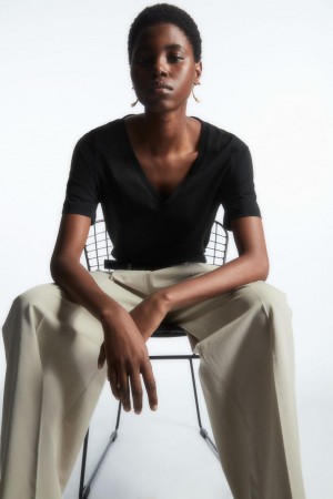 COS V-neck Póló Női Fekete | HLS-806234