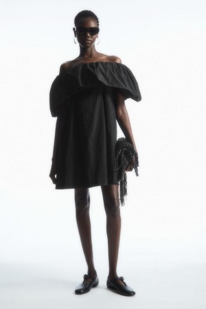 COS Voluminous Off-the-shoulder Mini Ruha Női Fekete | MNX-423687