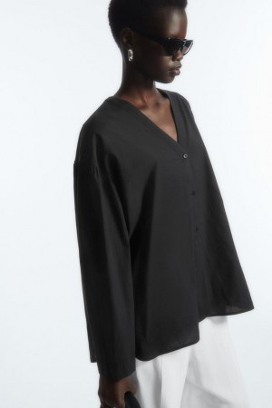 COS Voluminous V-neck Poplin Ing Női Fekete | IOJ-718954
