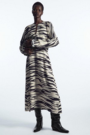 COS Zebra-print Cutout Midi Ruha Női Fehér | QZA-716932