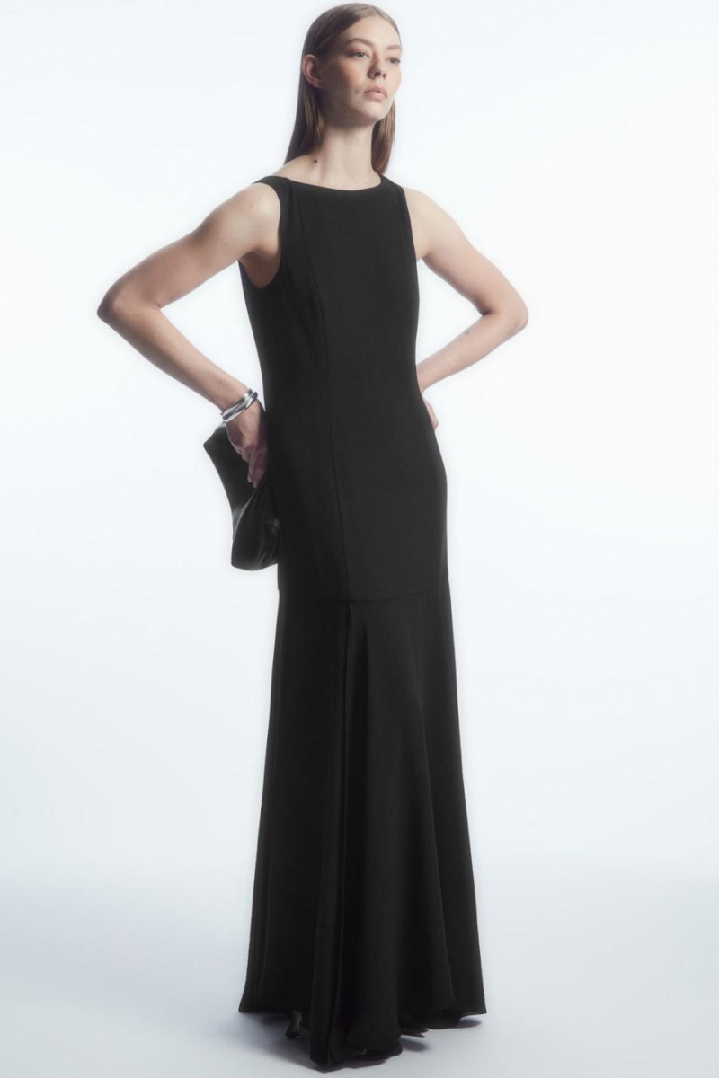 COS Asymmetric Flared-hem Maxi Ruha Női Fekete | BFX-903584