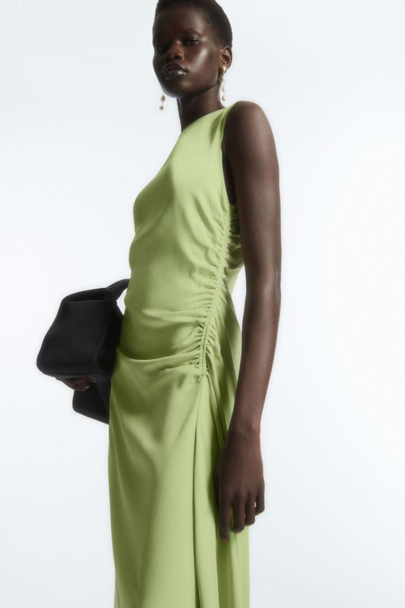 COS Asymmetric Gathered Satin Midi Ruha Női Zöld | JRO-526473