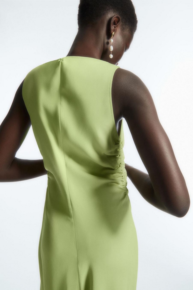 COS Asymmetric Gathered Satin Midi Ruha Női Zöld | JRO-526473