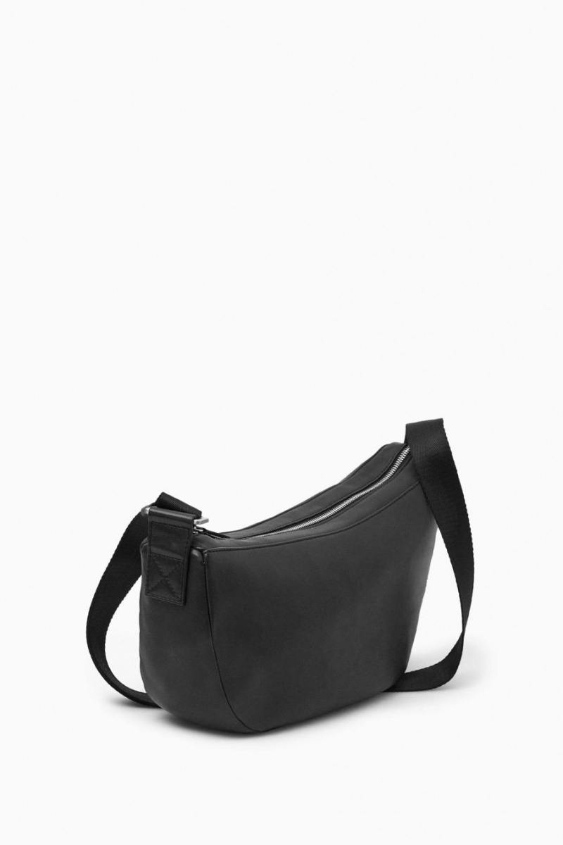 COS Crescent - Bőr Crossbody Táska Férfi Fekete | PKB-279513