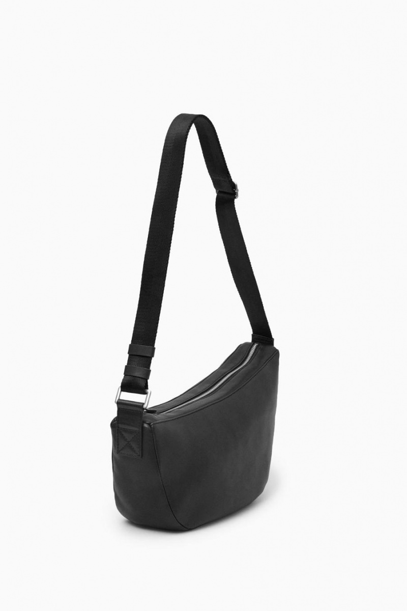 COS Crescent - Bőr Crossbody Táska Férfi Fekete | PKB-279513