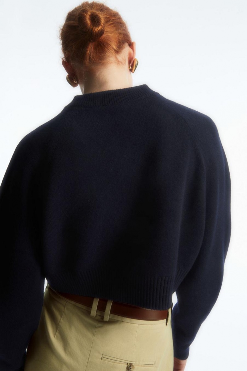 COS Cropped V-neck Gyapjú Jumpers Női Sötétkék | VFD-271385