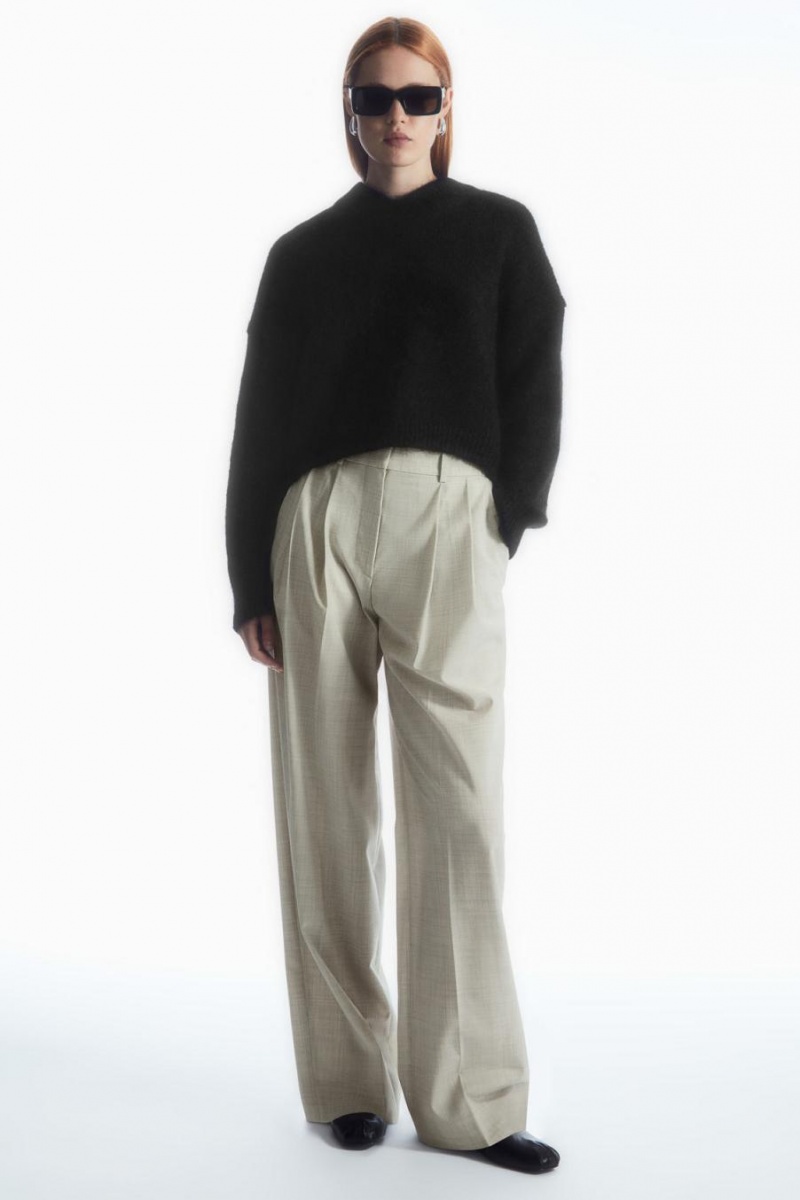 COS Cropped V-neck Mohair Jumpers Női Fekete | WPX-380419