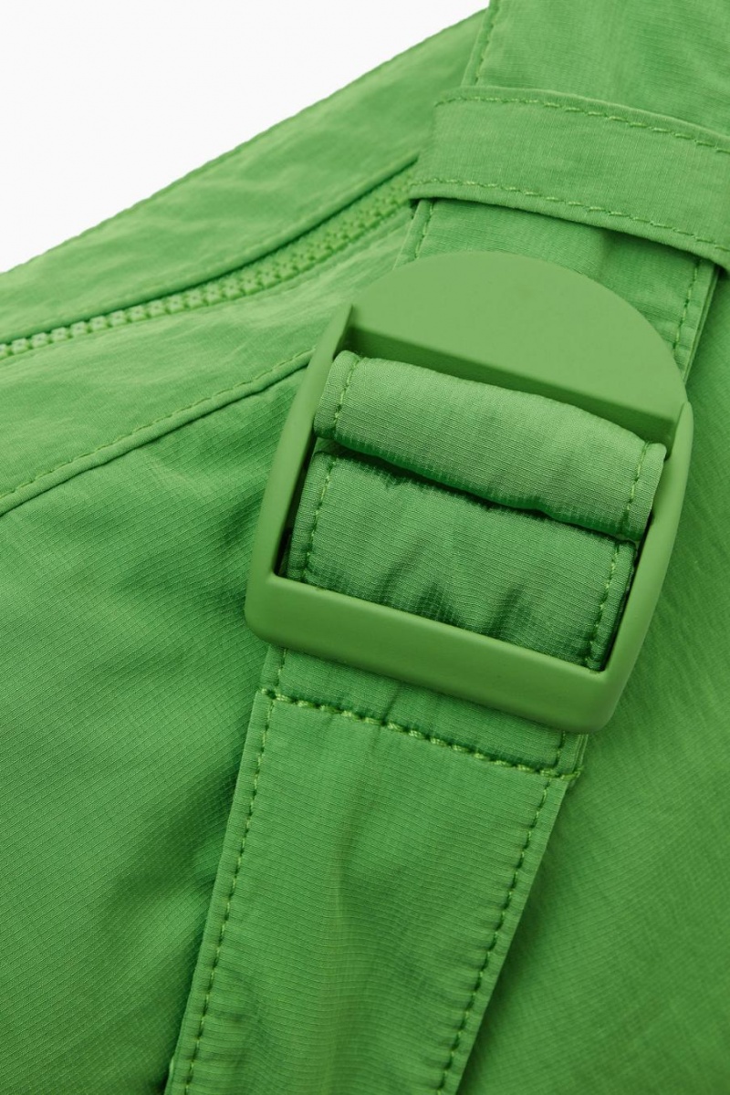 COS Crossbody Saddle - Nejlon Táska Férfi Zöld | IEN-071265