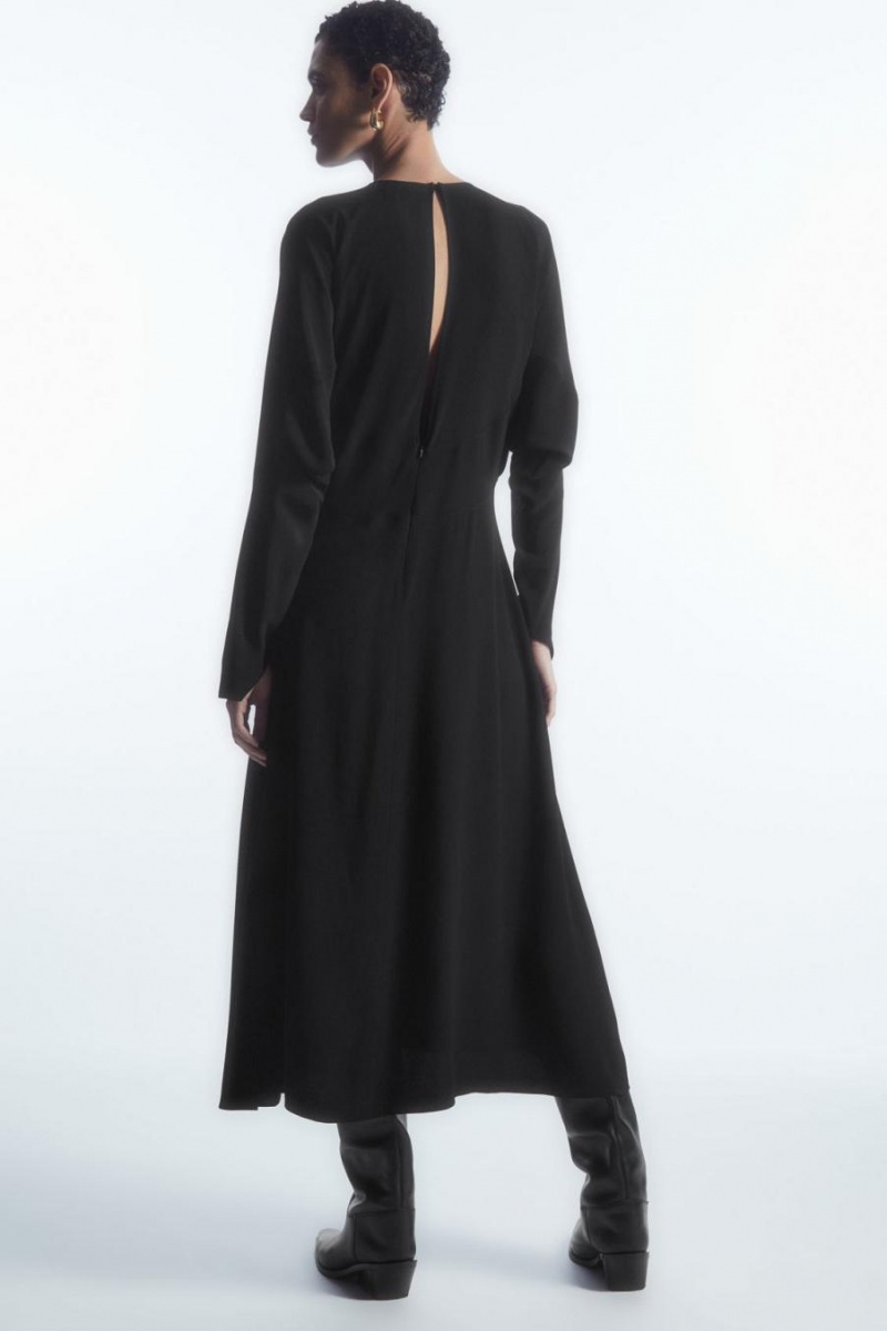 COS Cutout Fit-and-flare Midi Ruha Női Fekete | UNH-643517