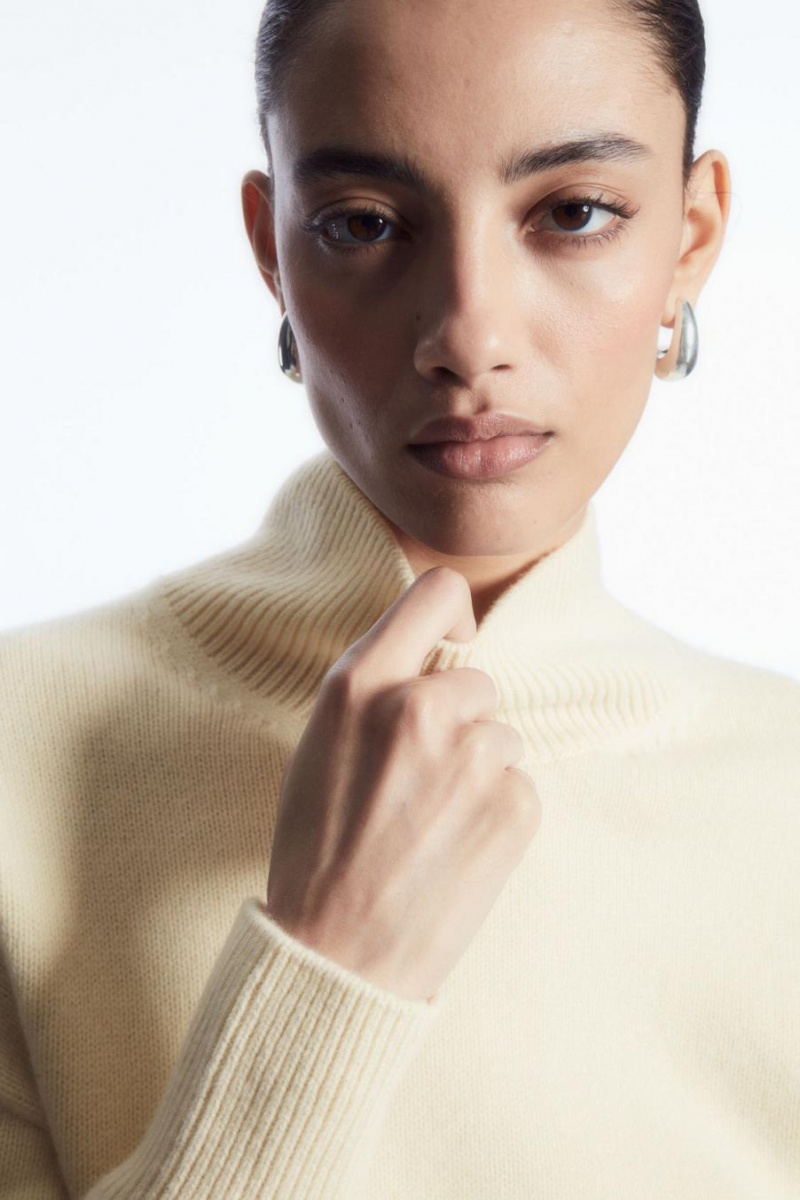 COS Funnel-neck Waisted Gyapjú Jumpers Női Krém | DOW-452037