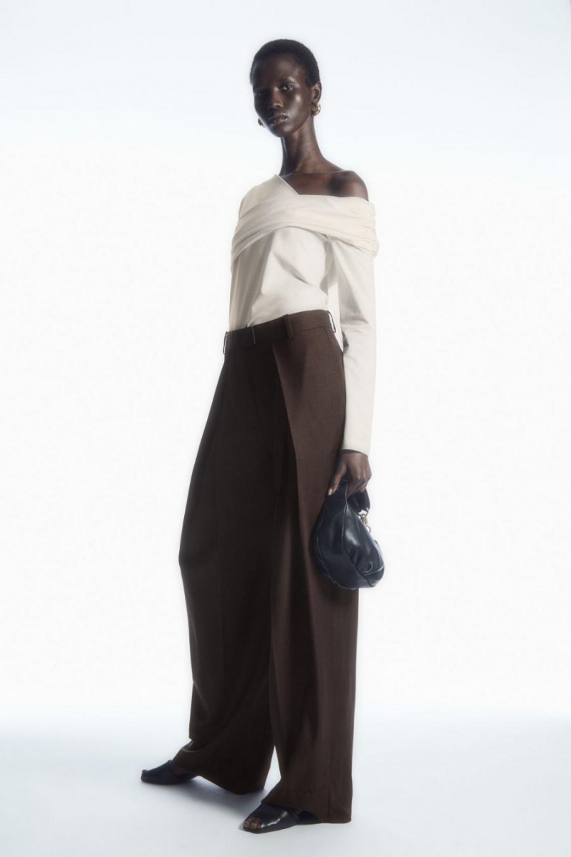 COS Gathered Off-the-shoulder Asymmetric Felső Női Fehér | VIA-456123