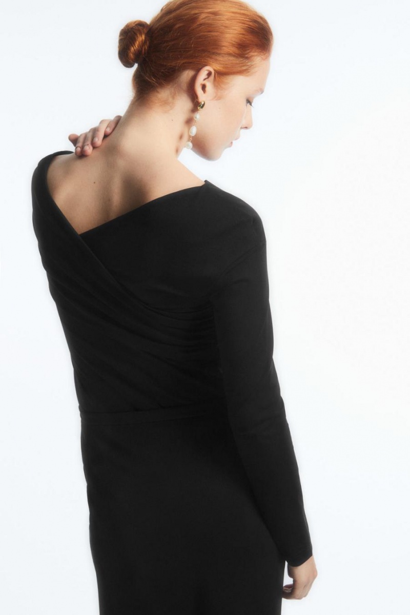 COS Gathered Off-the-shoulder Asymmetric Felső Női Fekete | DSZ-894715