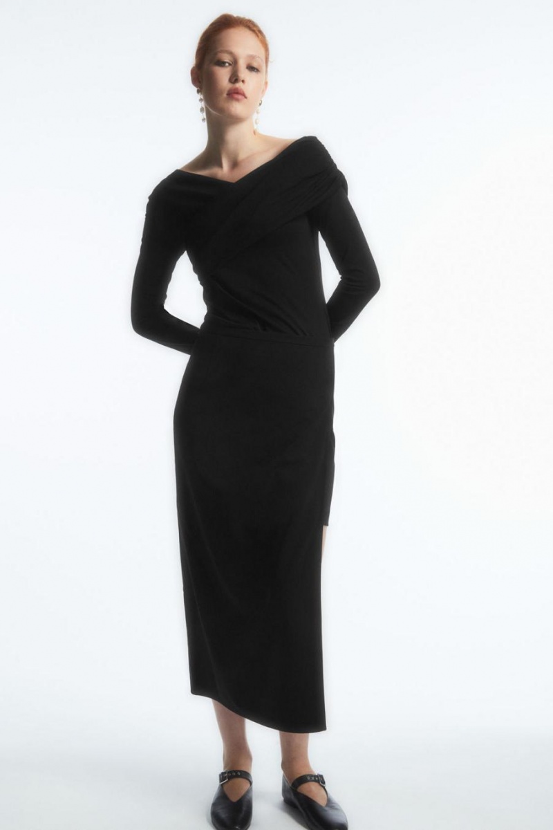COS Gathered Off-the-shoulder Asymmetric Felső Női Fekete | DSZ-894715