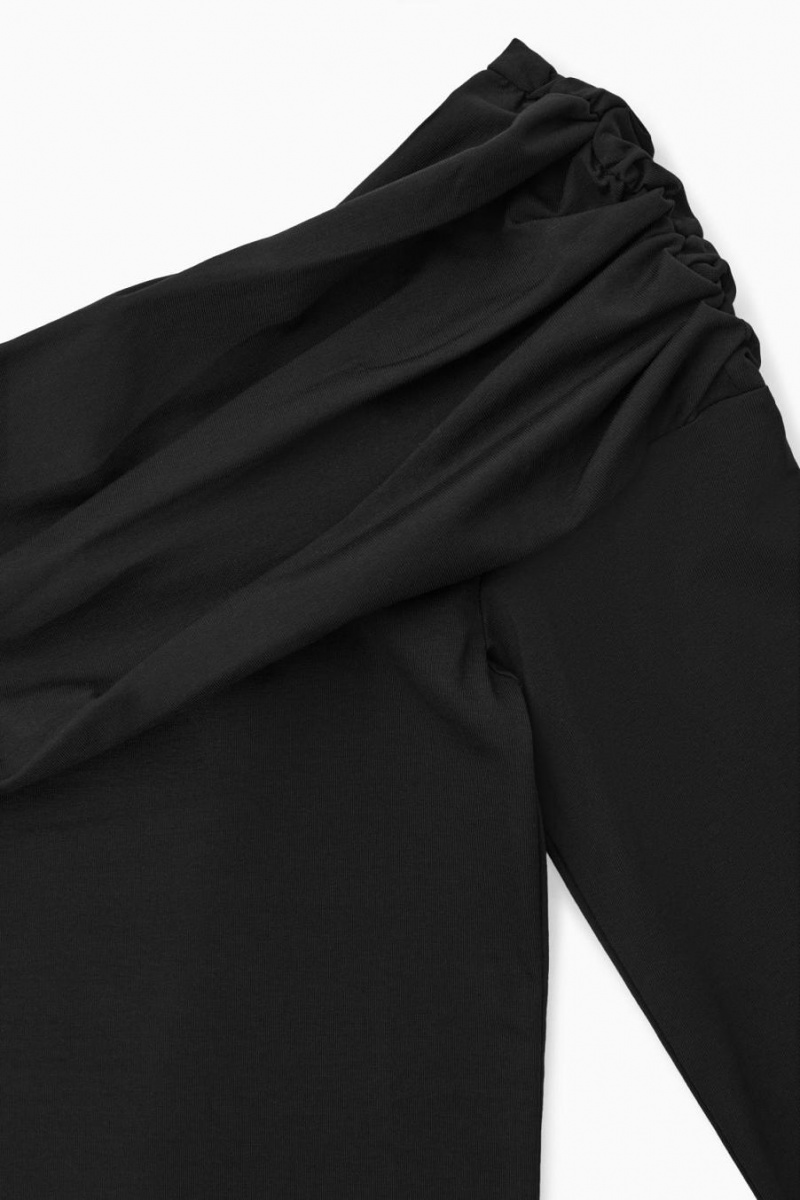 COS Gathered Off-the-shoulder Asymmetric Felső Női Fekete | DSZ-894715