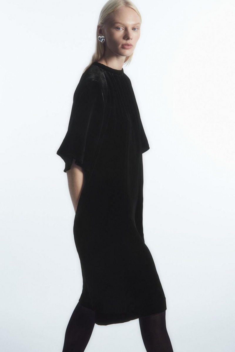 COS Gathered Silk-blend Velvet Midi Ruha Női Fekete | NMR-249856