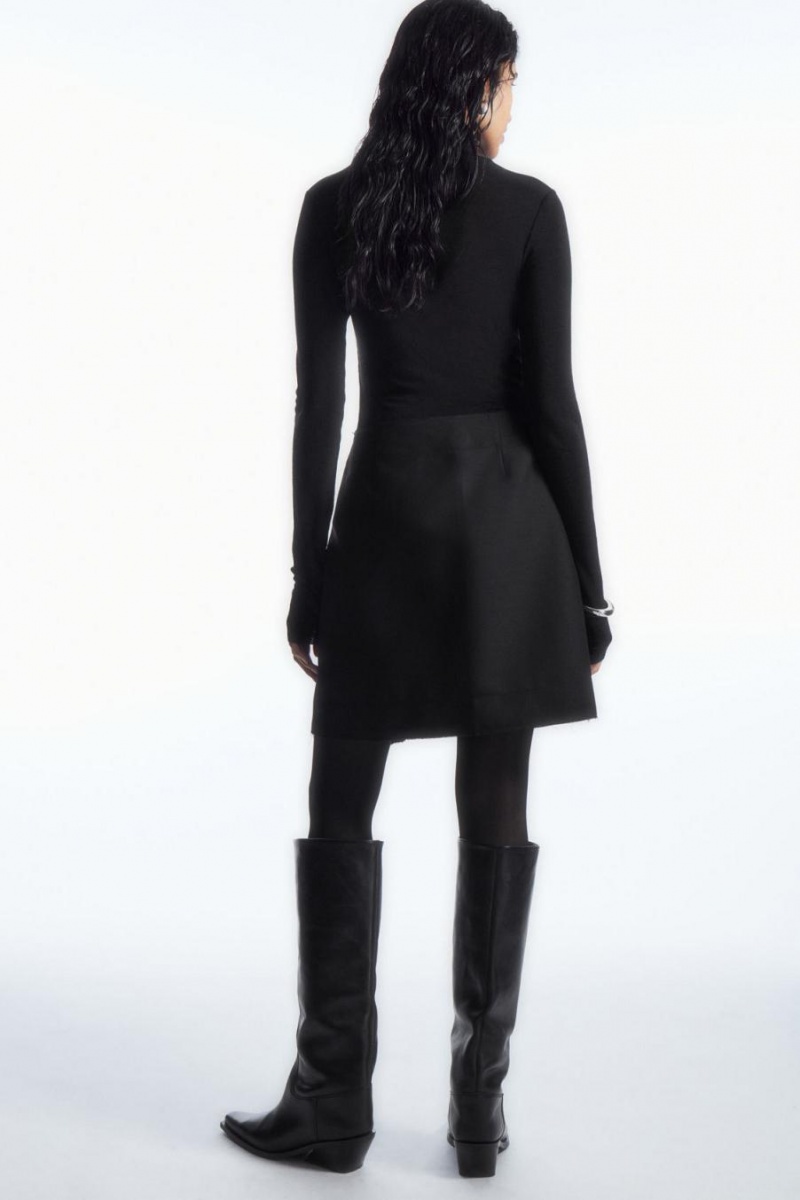 COS Low-rise Deconstructed Mini Szoknya Női Fekete | HBM-076524