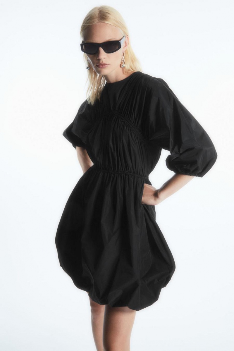 COS Open-back Shirred Balloon Mini Ruha Női Fekete | USQ-914357