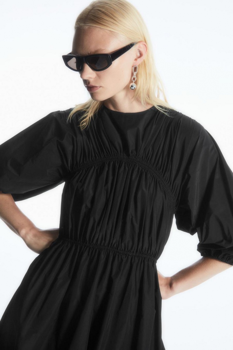 COS Open-back Shirred Balloon Mini Ruha Női Fekete | USQ-914357