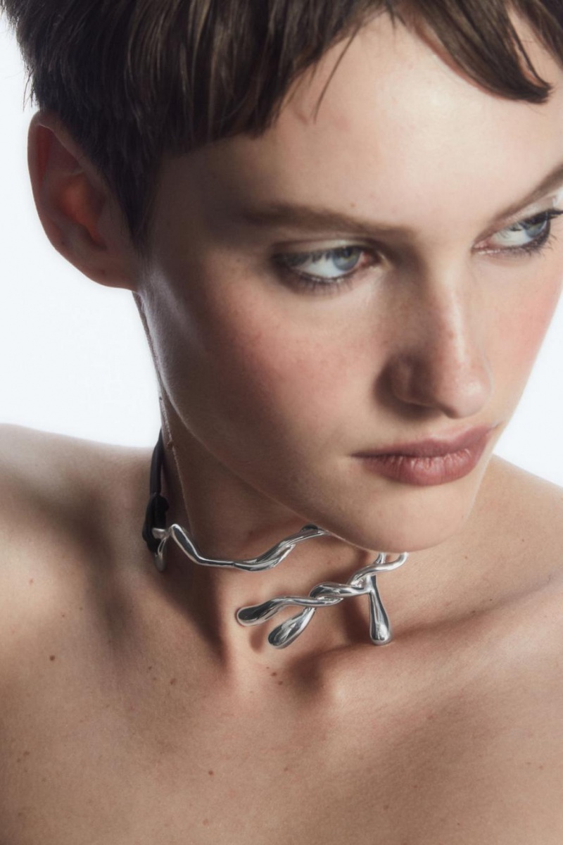 COS Organic-shaped Silk-ribbon Choker Női Titán Barna | BPI-619527