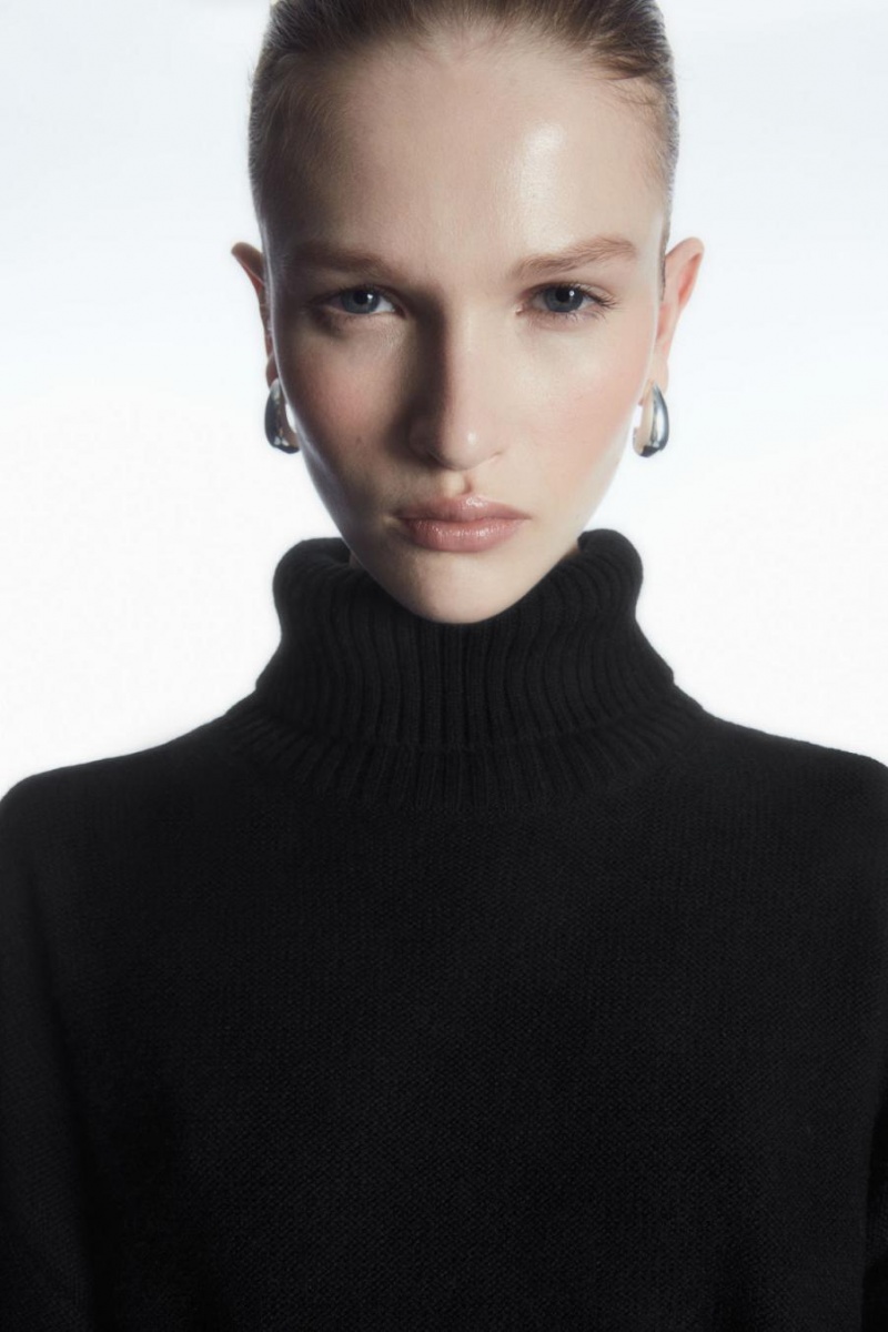 COS Oversized Gyapjú Roll-neck Jumpers Női Fekete | HAK-183297
