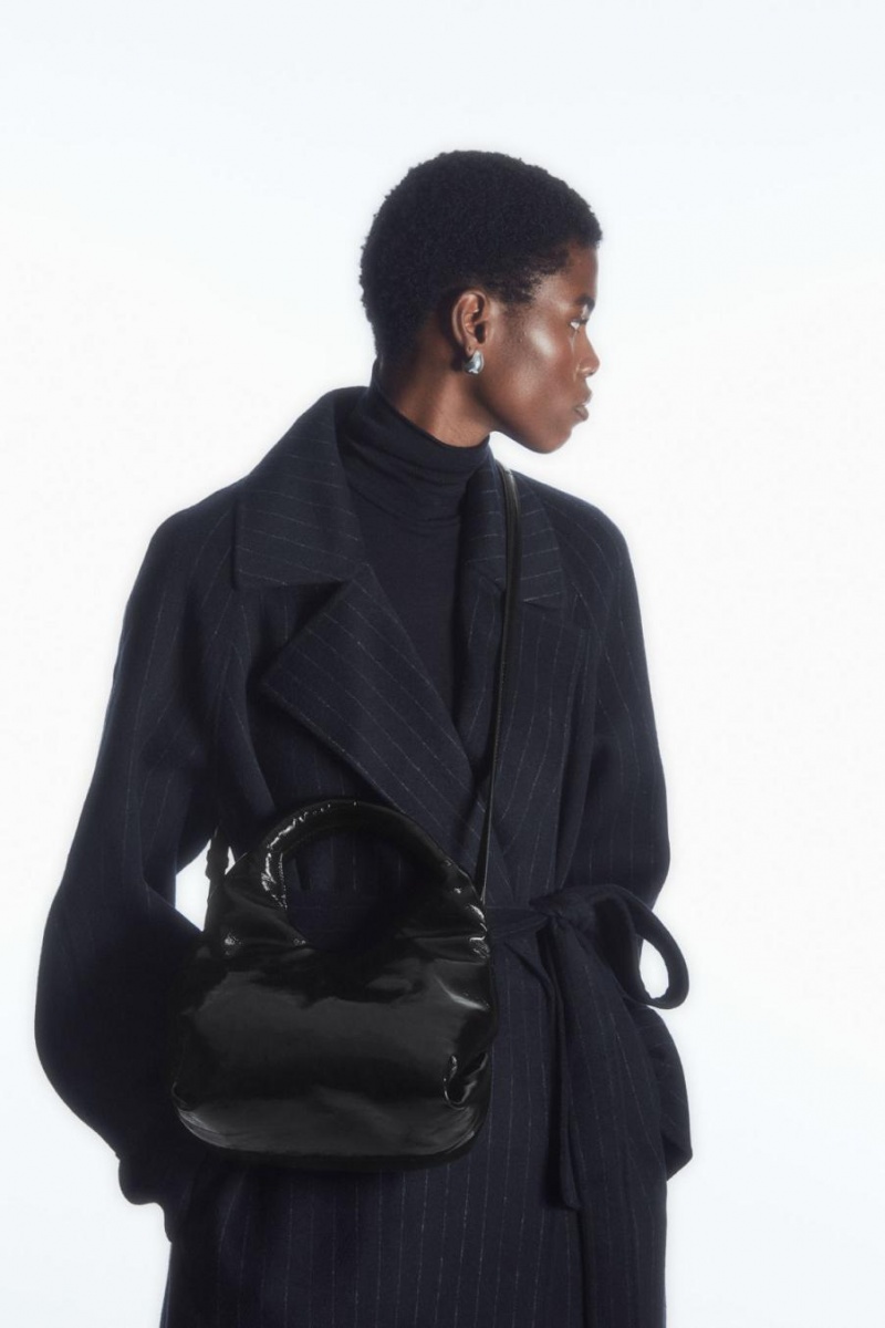 COS Párnázott - Lakkbőr Bőr Crossbody Táska Női Fekete | MCL-145096