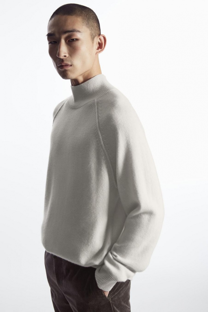 COS Pure Cashmere Funnel-neck Jumpers Férfi Világos Bézs | MUV-140276