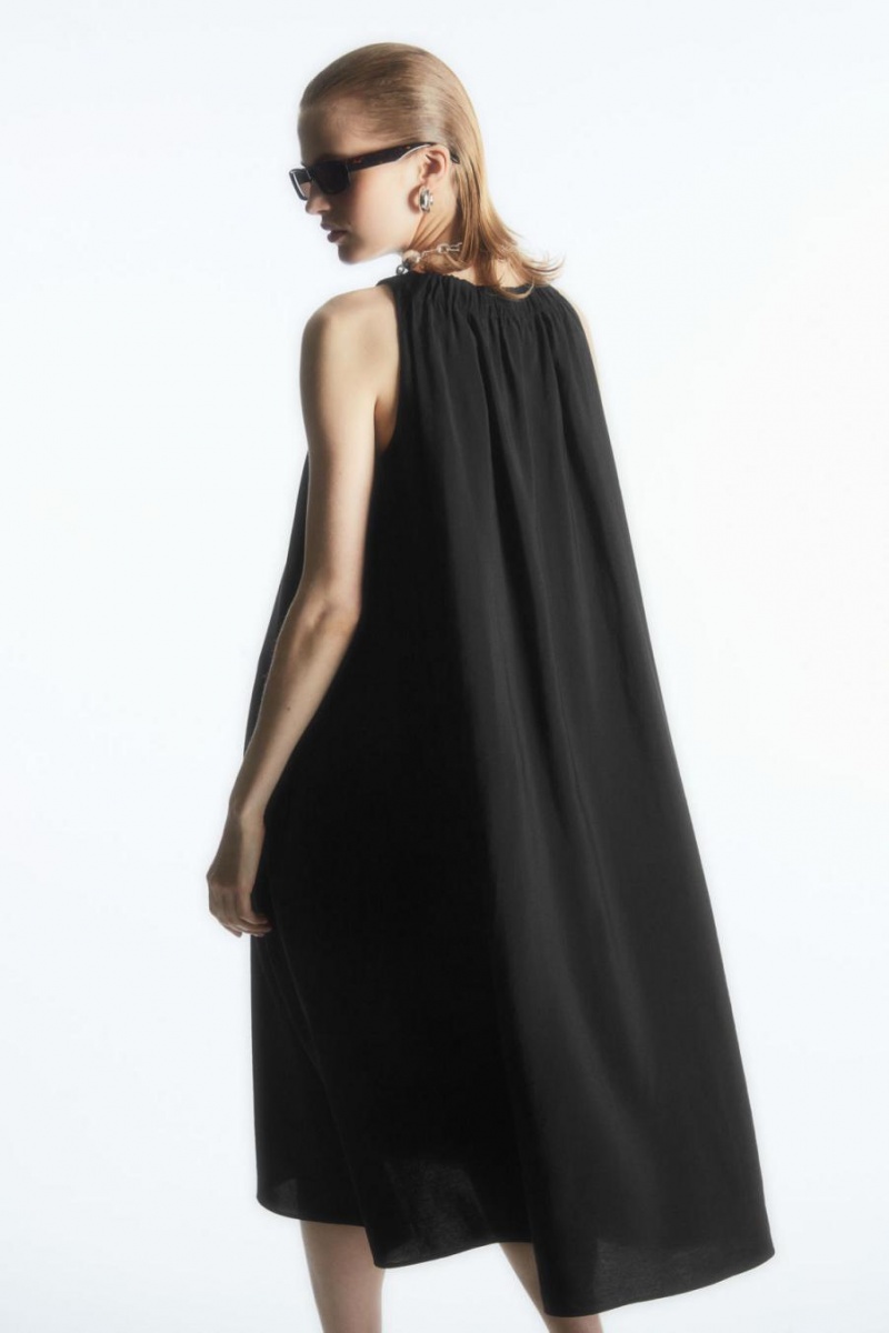 COS Racer-neck Midi Ruha Női Fekete | NSR-841375