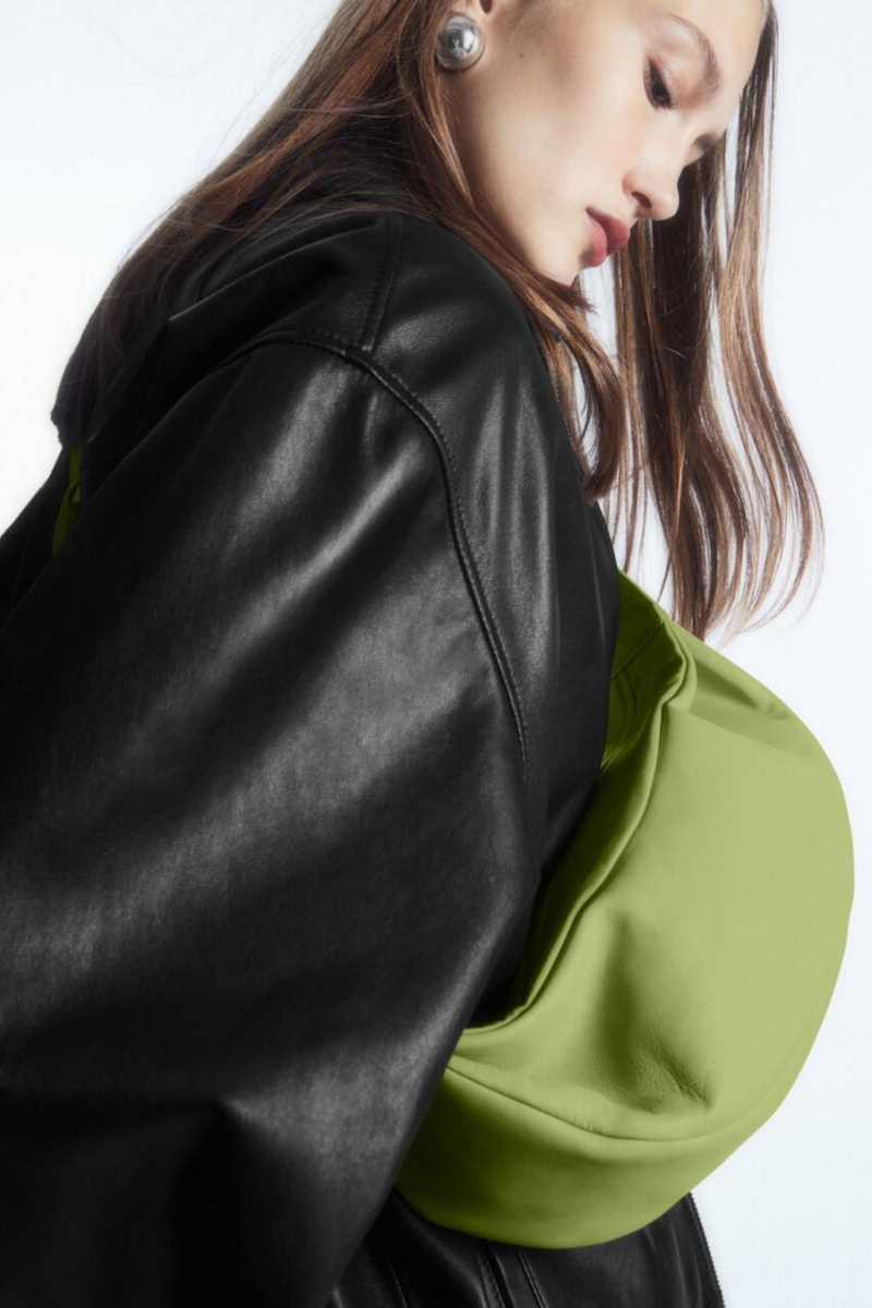 COS Swing - Bőr Crossbody Táska Női Világos Zöld | TNH-749253