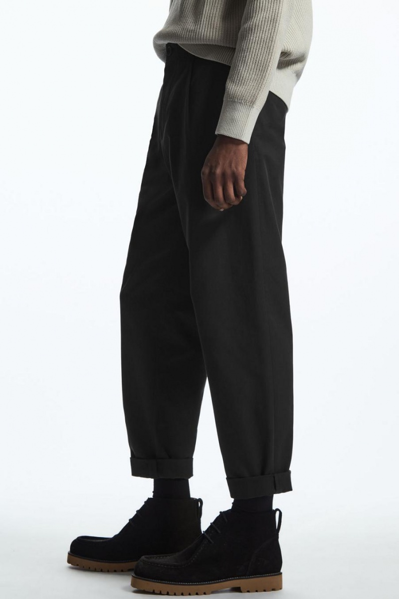 COS Tapered Redőzött Twill Chinos Nadrág Férfi Fekete | ZON-478051