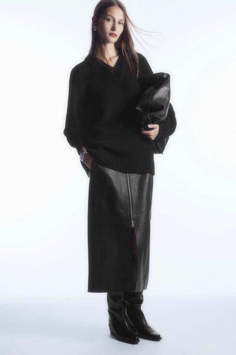 COS Vaskos Pure Cashmere V-neck Jumpers Női Fekete | OIK-540912