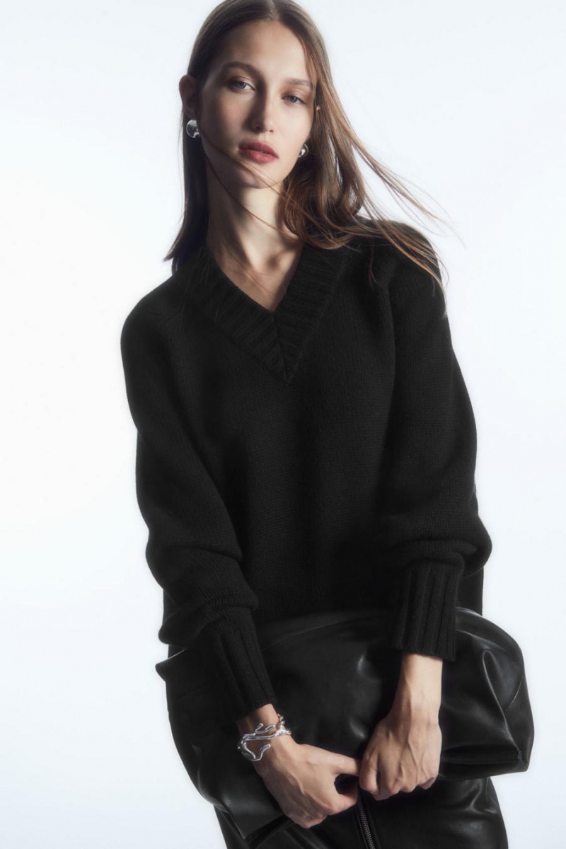 COS Vaskos Pure Cashmere V-neck Jumpers Női Fekete | OIK-540912