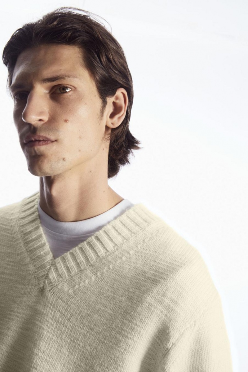 COS V-neck Gyapjú Jumpers Férfi Krém | QEG-329806