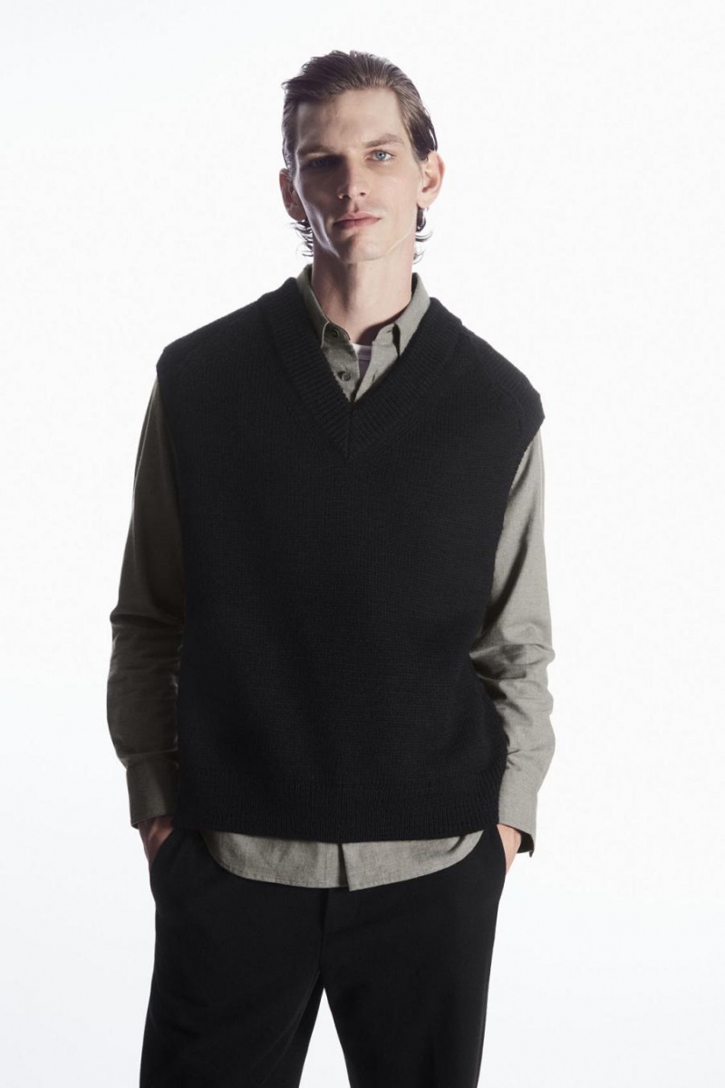 COS V-neck Textured-wool Mellény Férfi Fekete | EOL-293671