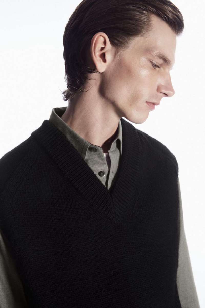 COS V-neck Textured-wool Mellény Férfi Fekete | EOL-293671